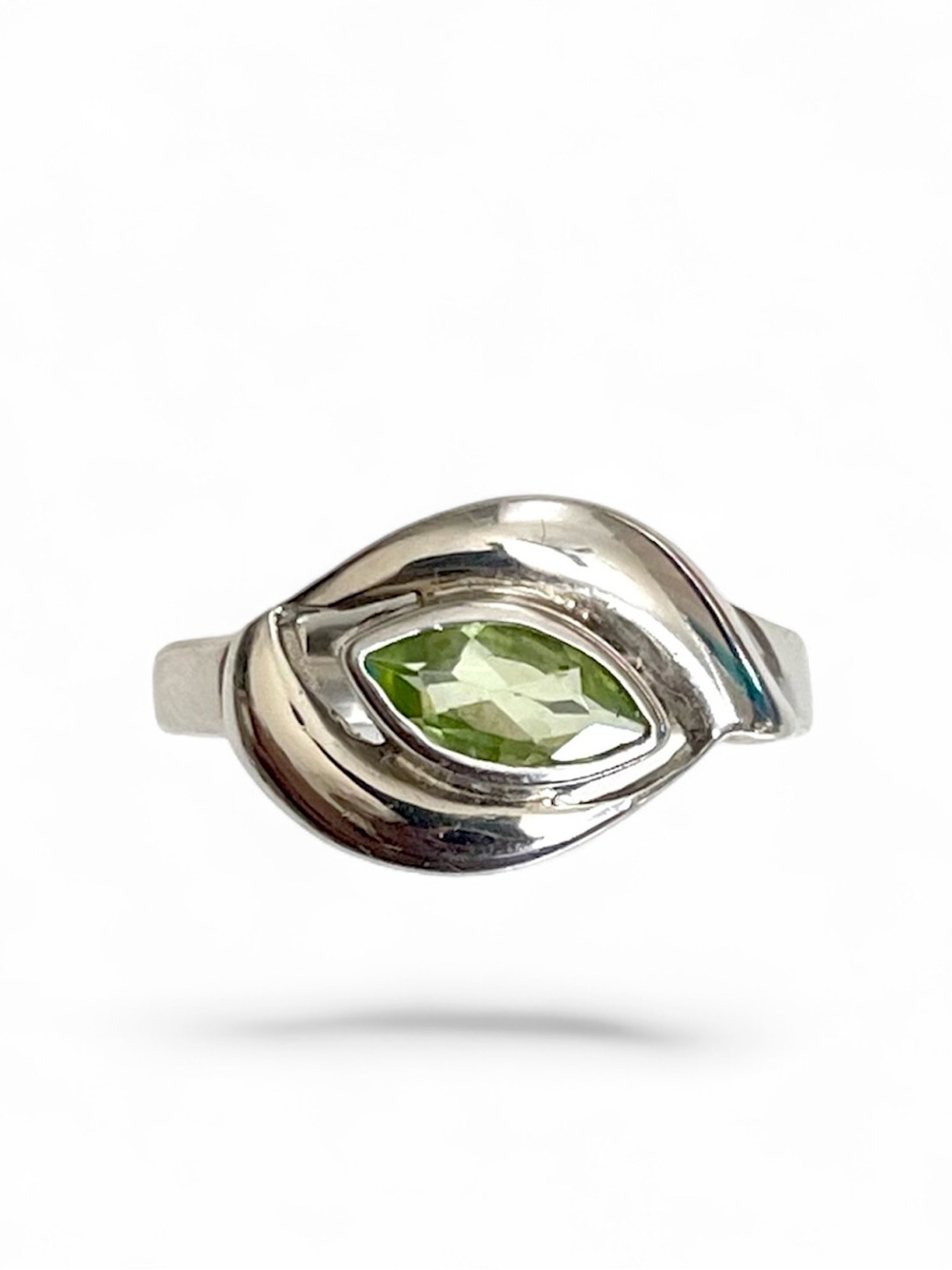 925 Sterling Silver Peridot Ring!! US: 6,7,8,9,10💚☘